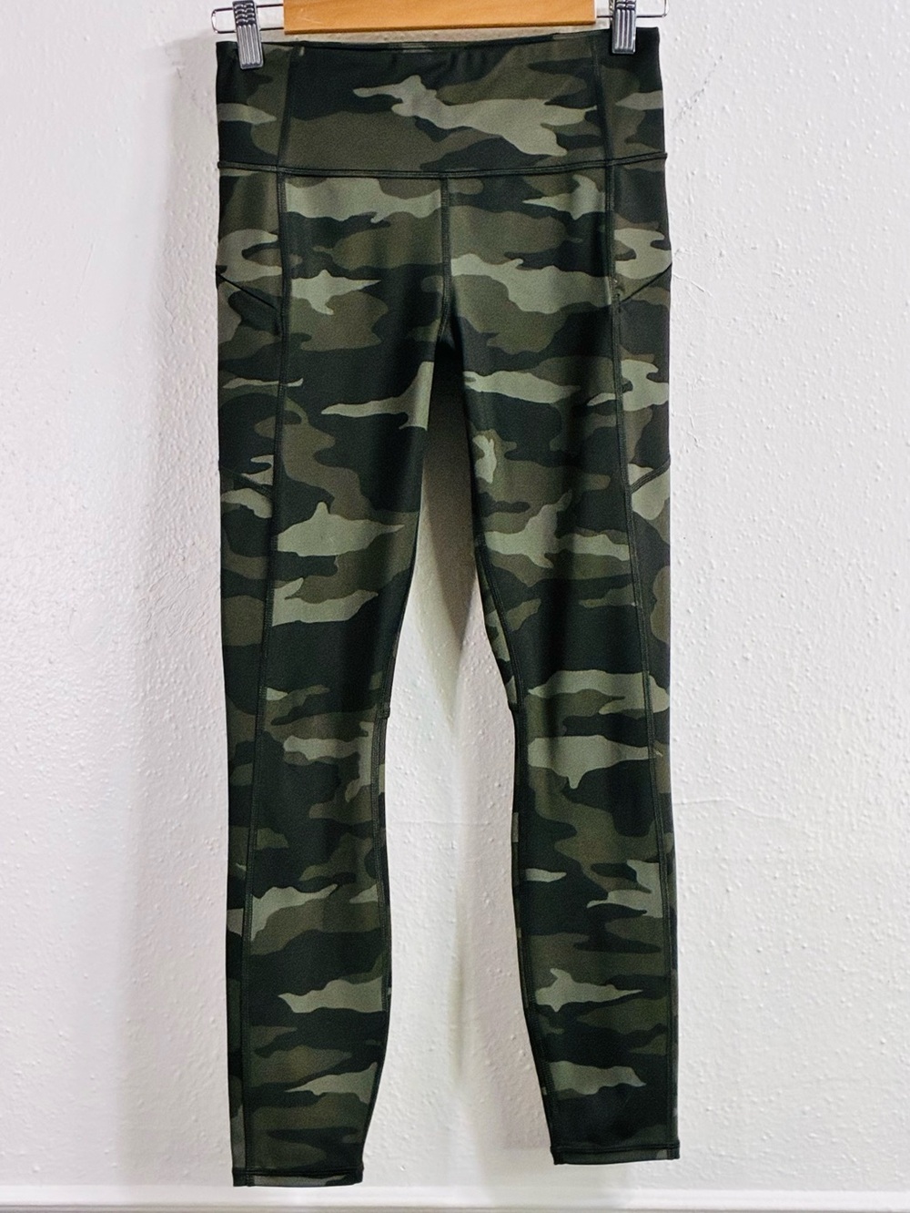 Athleta camo contender 7/8 powerlift tight pants green camouflage print sz.XS